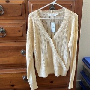 ASTR Women’s cream sweater, size large!